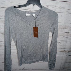 AUR WOMEN'S SZ SMALL GOLF SWEATER V-NECK